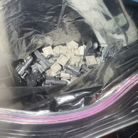 Monopoly STAR WARS SAGA EDITION Board Game 2005 - 100% Complete Metal Miniatures - Picture 6 of 11